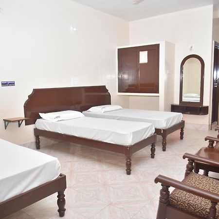Arihanth Deluxe Lodge Shimoga Exterior photo